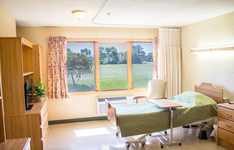 HOMEVIEW CENTER OF FRANKLIN nursing home in FRANKLIN, IN - Photo 4 of 10