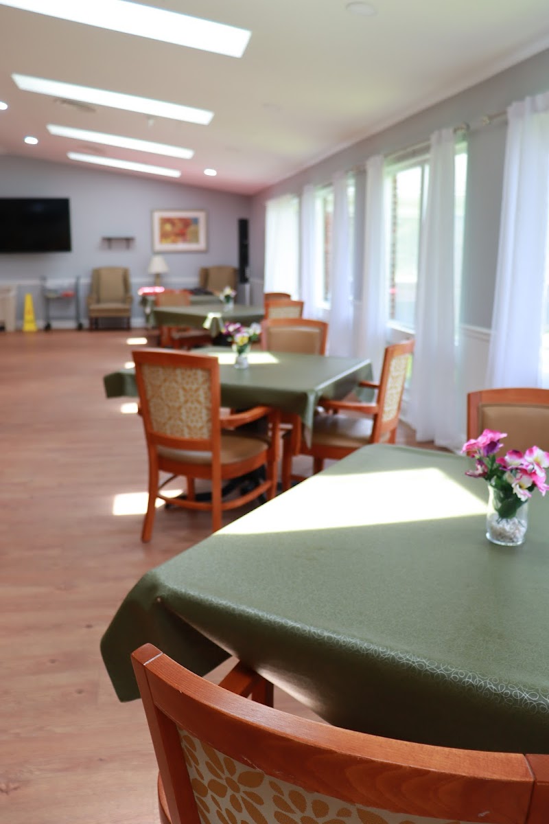 MAJESTIC CARE OF NEWBURGH nursing home in NEWBURGH, IN - Photo 4 of 5