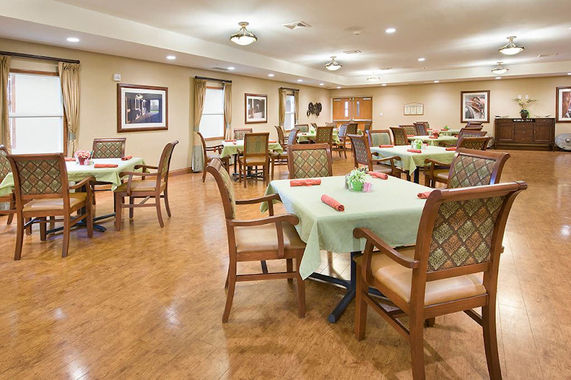 HAMILTON POINTE HEALTH AND REHAB nursing home in NEWBURGH, IN - Photo 4 of 5