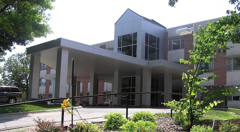 Calvin Community nursing home in Des Moines, IA - Photo 2 of 10