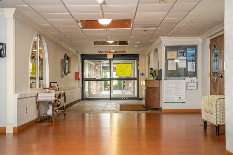 Royal Oaks Nursing and Rehabilitation Center nursing home in Urbandale, IA - Photo 5 of 5