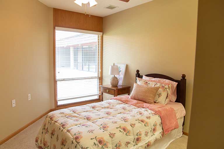 MANOR OF THE PLAINS nursing home in DODGE CITY, KS - Photo 3 of 10