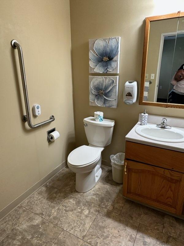 MANOR OF THE PLAINS nursing home in DODGE CITY, KS - Photo 4 of 10
