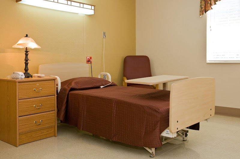 LIFE CARE CENTER OF WICHITA nursing home in WICHITA, KS - Photo 4 of 10