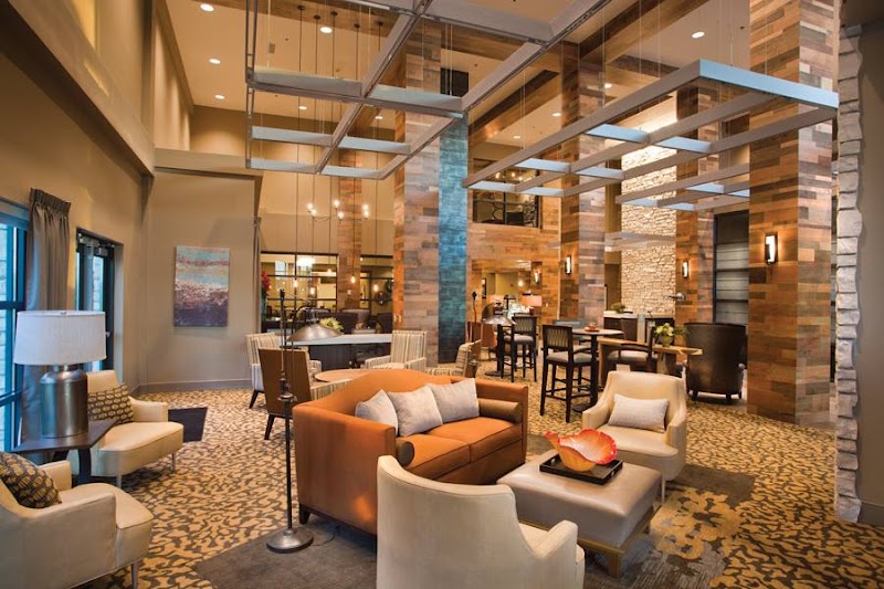THE HEALTHCARE RESORT OF LEAWOOD - IRON HORSE HLTH nursing home in LEAWOOD, KS - Photo 3 of 5