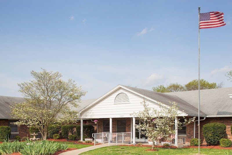 Colonial Nursing and Rehabilitation Center nursing home in Bowling Green, KY - Photo 2 of 5