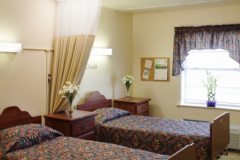 Colonial Nursing and Rehabilitation Center nursing home in Bowling Green, KY - Photo 3 of 5