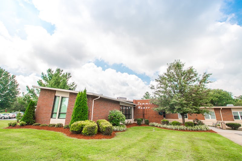 SIGNATURE HEALTHCARE AT SUMMIT MANOR REHAB & WELLN nursing home in COLUMBIA, KY - Photo 4 of 10