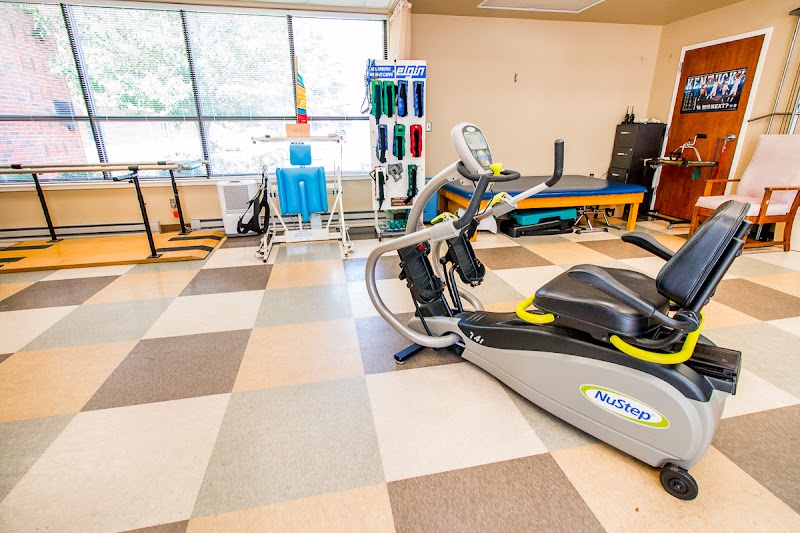 SIGNATURE HEALTHCARE AT SUMMIT MANOR REHAB & WELLN nursing home in COLUMBIA, KY - Photo 5 of 10