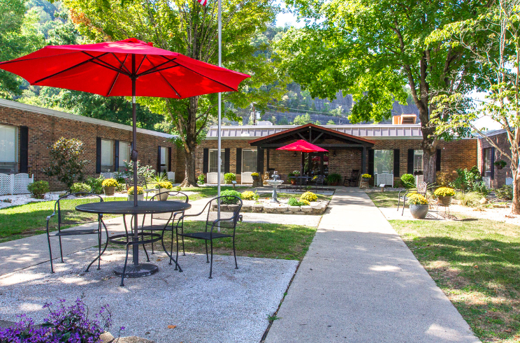 PIKEVILLE NURSING AND REHAB CENTER nursing home in Pikeville, KY - Photo 2 of 6