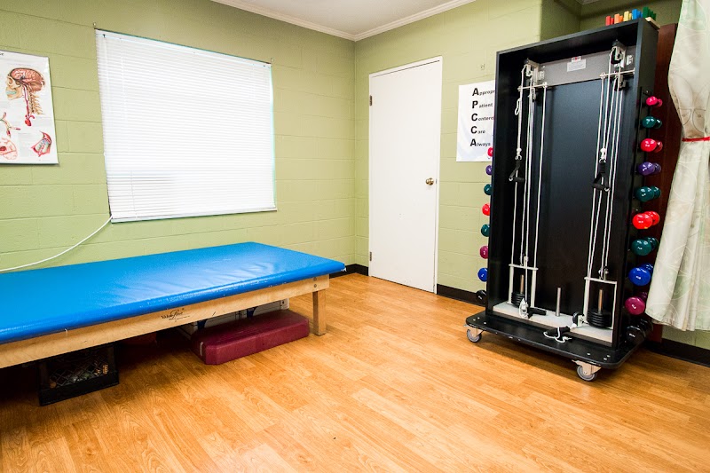 SIGNATURE HEALTHCARE AT COLONIAL REHAB & WELLNESS nursing home in BARDSTOWN, KY - Photo 4 of 5