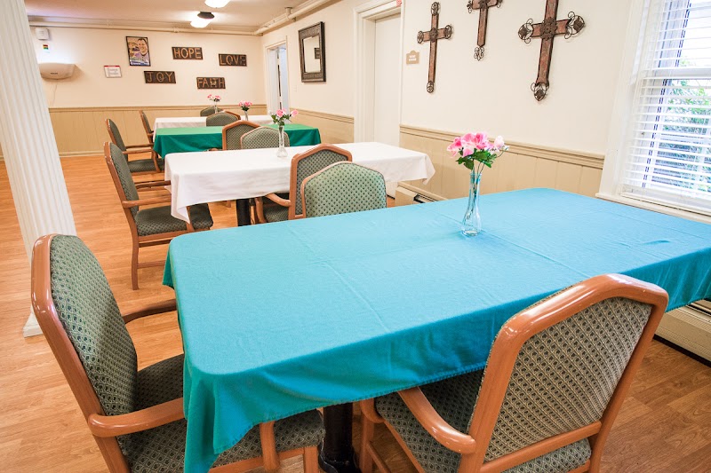 SIGNATURE HEALTHCARE AT COLONIAL REHAB & WELLNESS nursing home in BARDSTOWN, KY - Photo 5 of 5