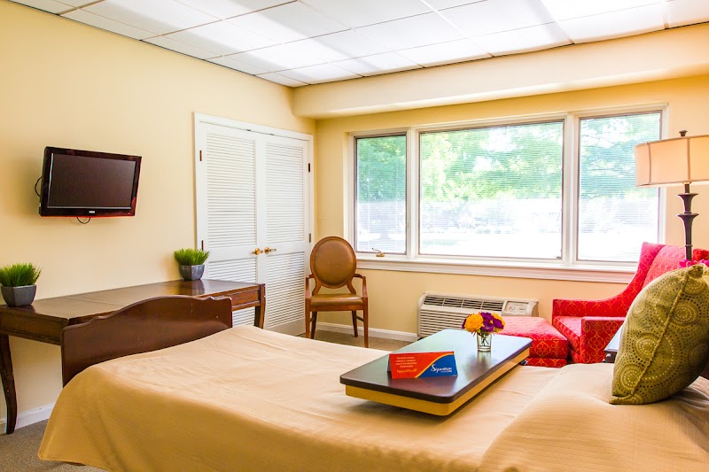 Signature Healthcare at Jefferson Place Rehab & We nursing home in Louisville, KY - Photo 2 of 10
