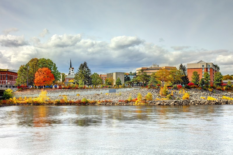 CLOVER HEALTH CARE nursing home in AUBURN, ME - Photo 3 of 5