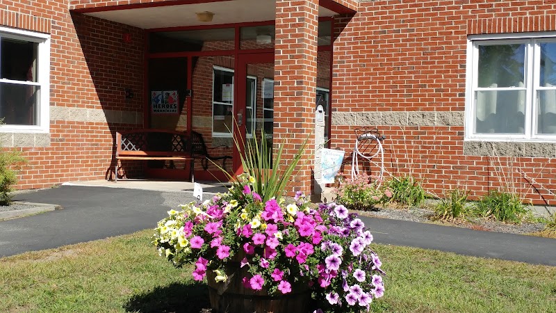 PINNACLE HEALTH & REHAB AT SANFORD nursing home in SANFORD, ME - Photo 5 of 8