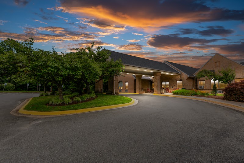 AUTUMN LAKE HEALTHCARE AT OAK MANOR nursing home in BURTONSVILLE, MD - Photo 3 of 5