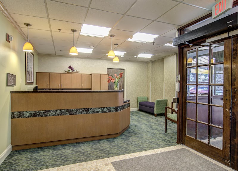 LARGO NURSING AND REHABILIATION CENTER nursing home in GLENARDEN, MD - Photo 2 of 5