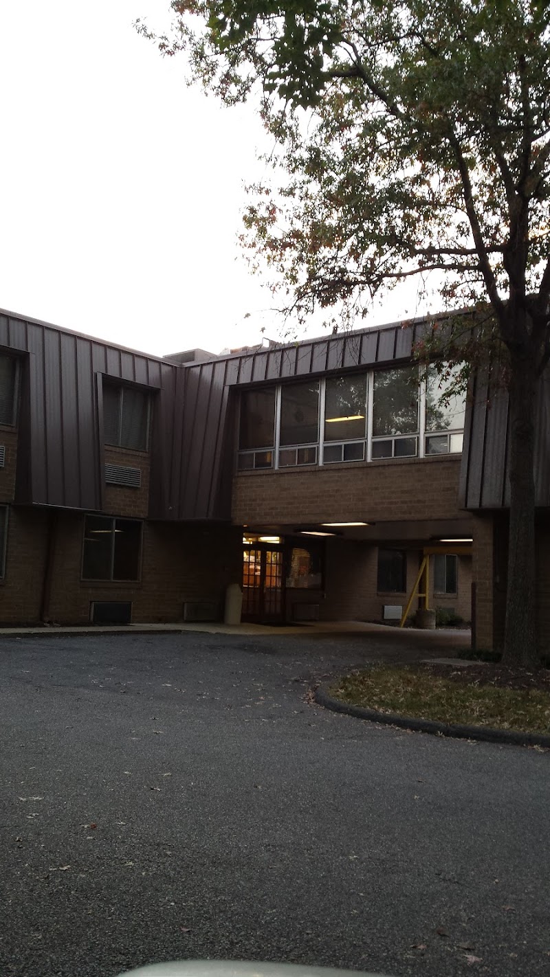 LARGO NURSING AND REHABILIATION CENTER nursing home in GLENARDEN, MD - Photo 5 of 5