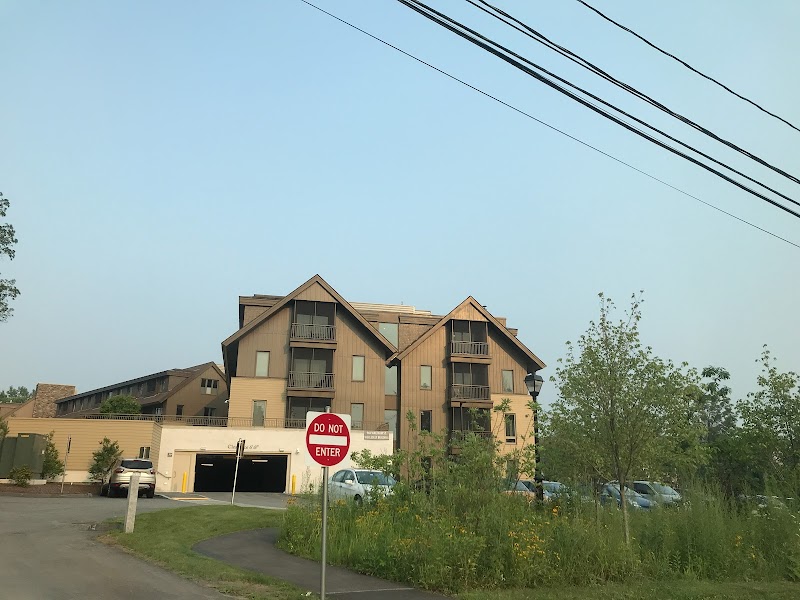BROOKHAVEN AT LEXINGTON nursing home in LEXINGTON, MA - Photo 3 of 10
