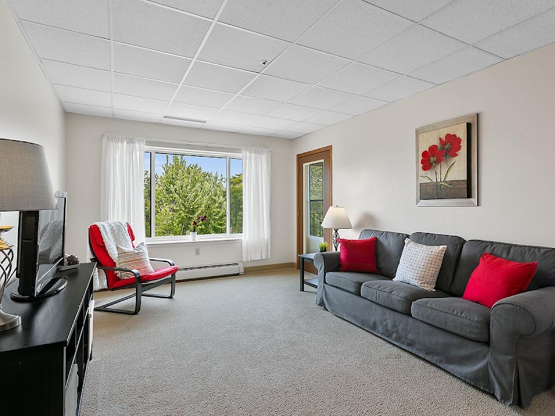 APPLE VALLEY VILLAGE HEALTH CARE CENTER nursing home in APPLE VALLEY, MN - Photo 3 of 10
