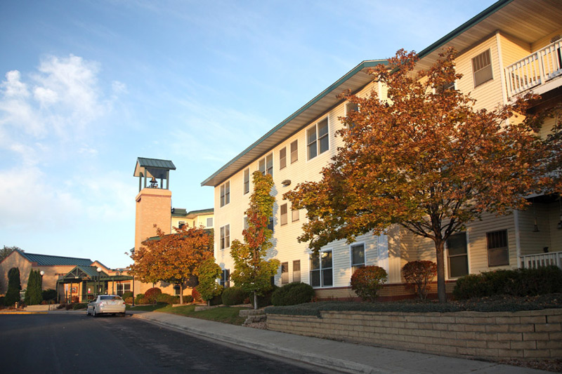 Auburn Manor nursing home in CHASKA, MN - Photo 3 of 5
