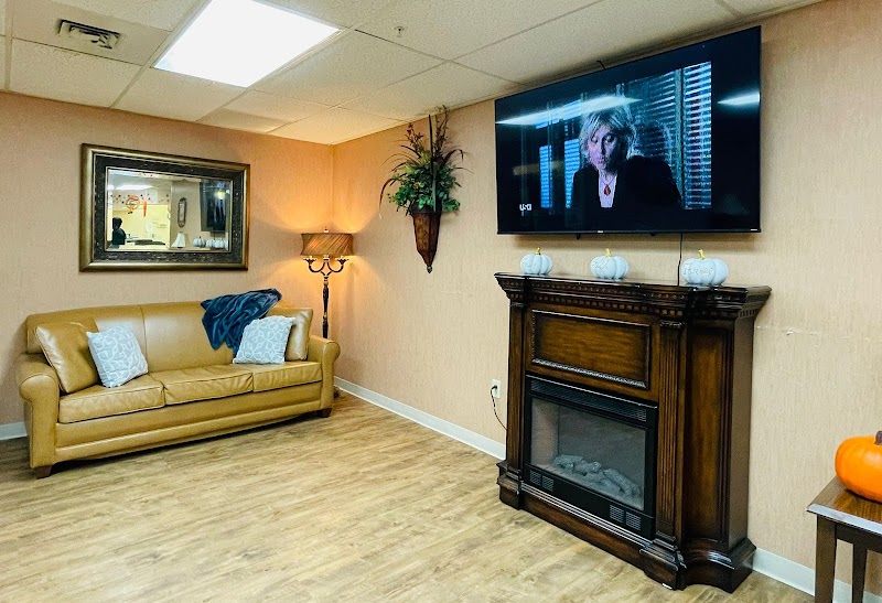 CRYSTAL REHABILITATION AND HEALTHCARE CENTER nursing home in GREENWOOD, MS - Photo 5 of 5