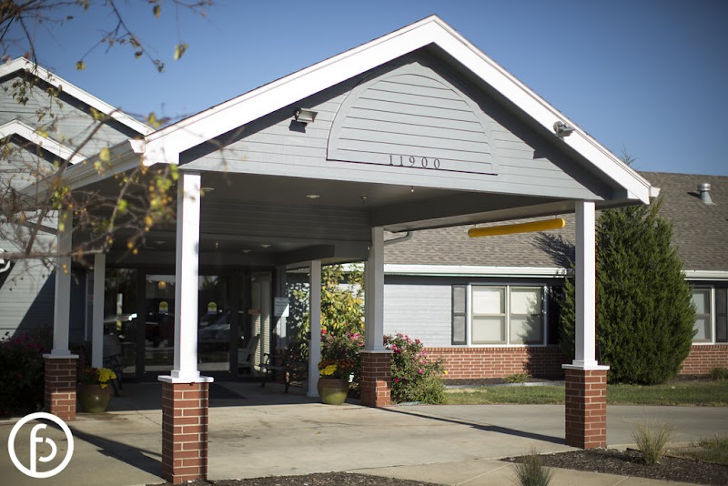 EDGEWOOD MANOR HEALTH CARE CENTER nursing home in RAYTOWN, MO - Photo 4 of 5