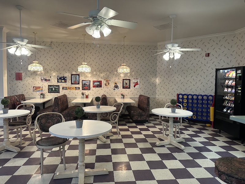 COUNTRY CLUB REHAB AND HEALTHCARE CENTER nursing home in WARRENSBURG, MO - Photo 4 of 5