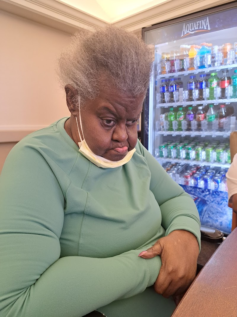 HIDDEN LAKE HEALTH CARE CENTER nursing home in SAINT LOUIS, MO - Photo 4 of 5