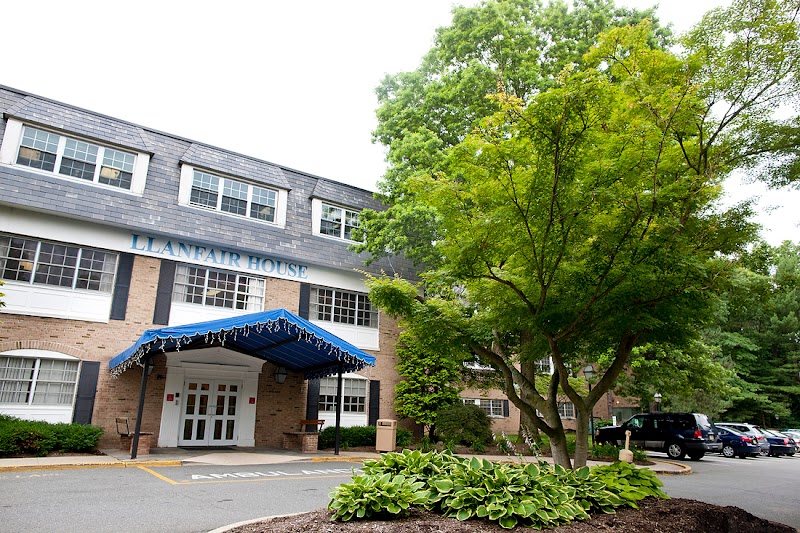 LLANFAIR HOUSE CARE & REHABILITATION CENTER nursing home in WAYNE, NJ - Photo 2 of 5