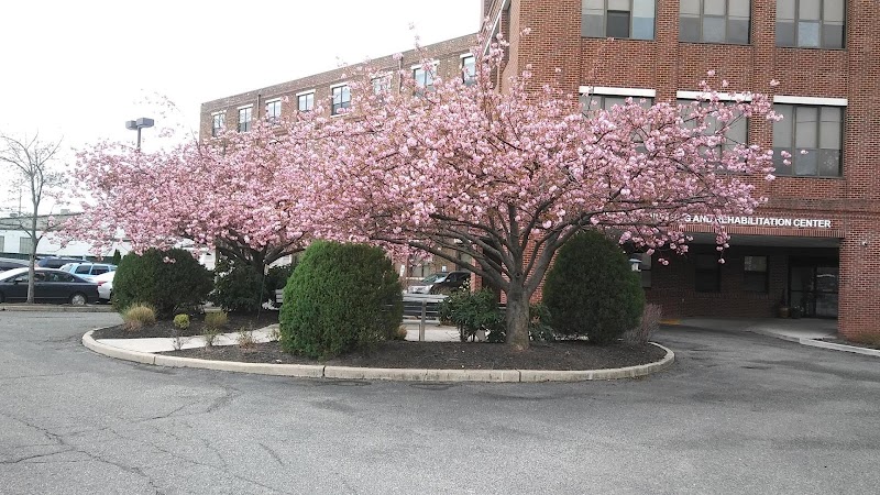 RIVERSIDE HEALTH AND REHABILITATION CENTER LLC nursing home in TRENTON, NJ - Photo 4 of 5