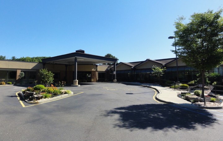 EXCEL CARE AT MANALAPAN nursing home in MANALAPAN, NJ - Photo 3 of 5