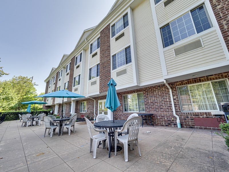 ATLAS REHABILITATION AND HEALTHCARE AT MAYWOOD nursing home in MAYWOOD, NJ - Photo 4 of 9