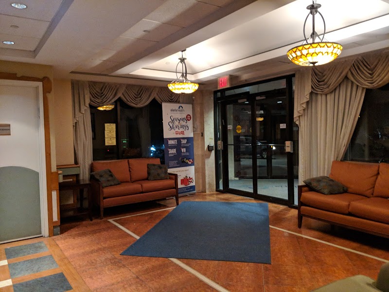 ALARIS HEALTH AT THE CHATEAU nursing home in ROCHELLE PARK, NJ - Photo 5 of 10