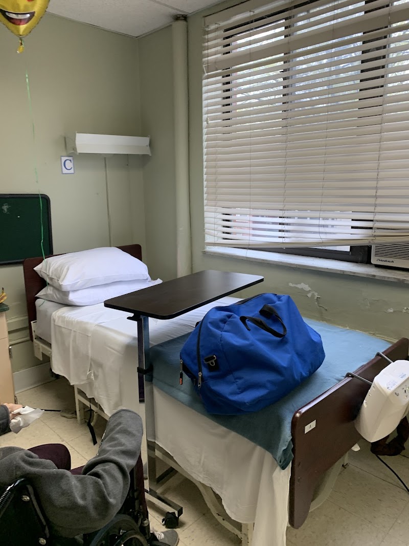 MOSHOLU PARKWAY NURSING & REHABILITATION CENTER nursing home in BRONX, NY - Photo 3 of 5