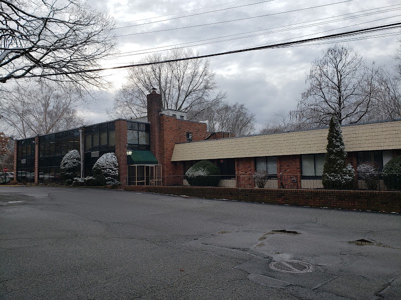 APEX REHABILITATION & CARE CENTER nursing home in HUNTINGTON STATION, NY - Photo 5 of 5
