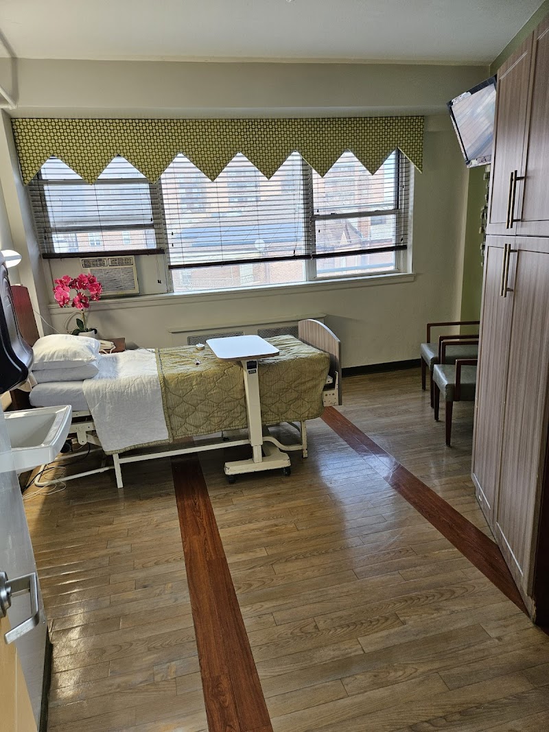 FOREST HILLS CARE CENTER nursing home in FOREST HILLS, NY - Photo 4 of 5
