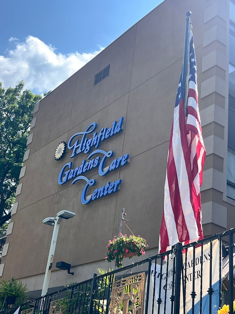 HIGHFIELD GARDENS CARE CENTER OF GREAT NECK nursing home in GREAT NECK, NY - Photo 2 of 10