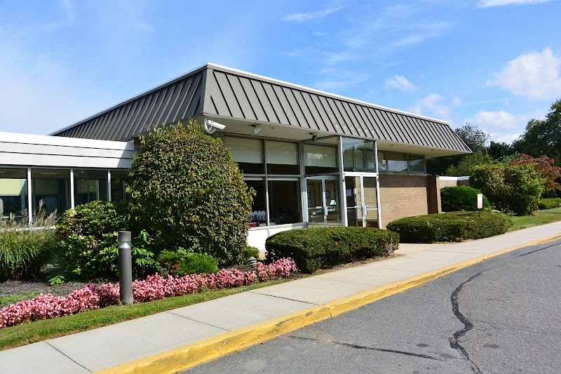 CARILLON NURSING AND REHABILITATION CENTER nursing home in HUNTINGTON, NY - Photo 2 of 10
