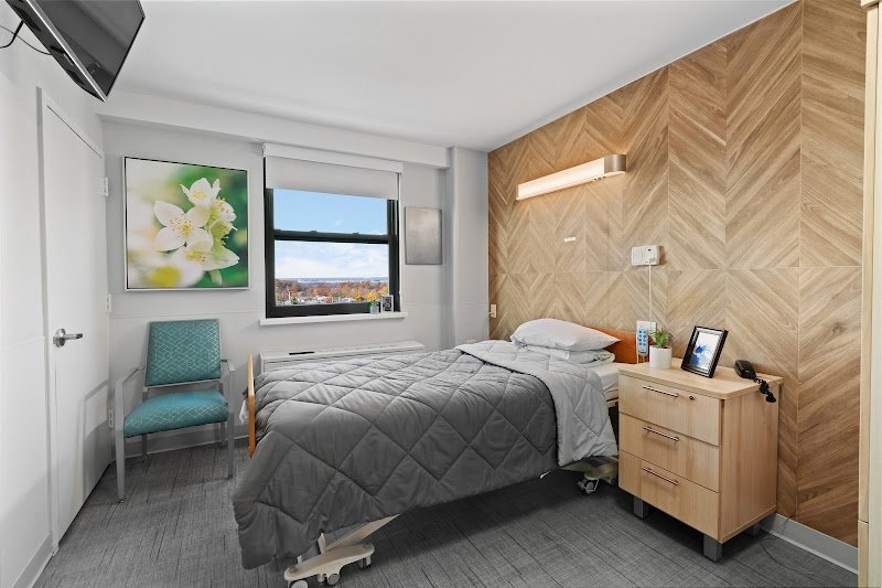 GOLDEN GATE REHABILITATION & HEALTH CARE CENTER nursing home in STATEN ISLAND, NY - Photo 4 of 5