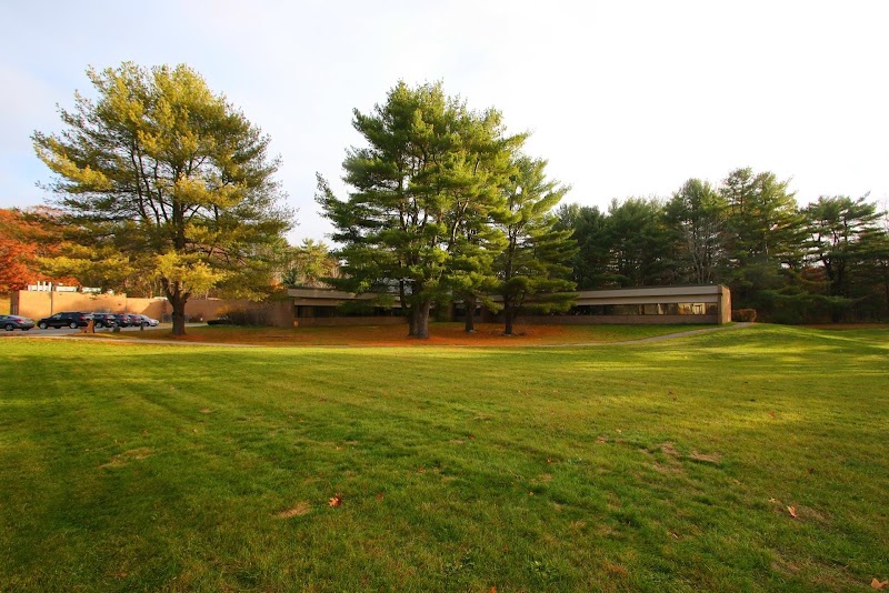 WARREN CENTER FOR REHABILITATION AND NURSING nursing home in QUEENSBURY, NY - Photo 4 of 5