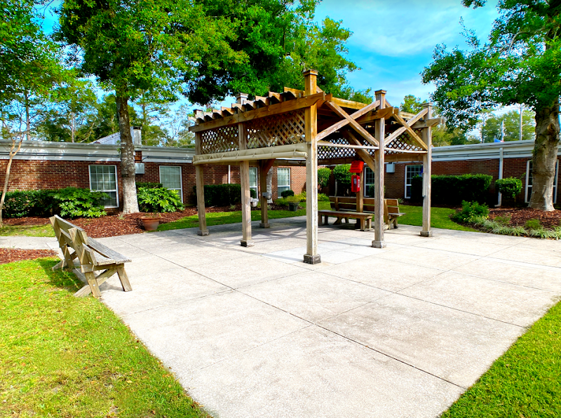 Cypress Pointe Rehabilitation Center nursing home in Wilmington, NC - Photo 3 of 10