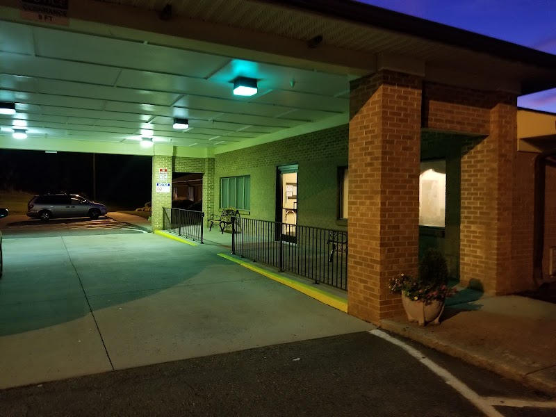Roxboro Healthcare & Rehab Center nursing home in Roxboro, NC - Photo 3 of 5