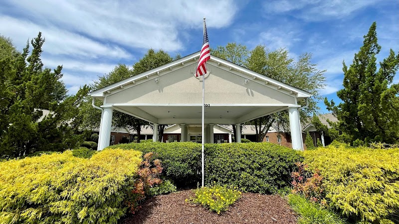 Liberty Commons Nursing & Rehabilitation Center of nursing home in Burlington, NC - Photo 2 of 10