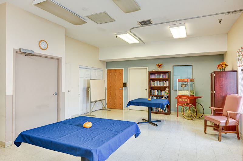 MAJESTIC CARE OF PERRYSBURG nursing home in PERRYSBURG, OH - Photo 4 of 5