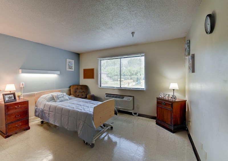 MAJESTIC CARE OF PERRYSBURG nursing home in PERRYSBURG, OH - Photo 5 of 5
