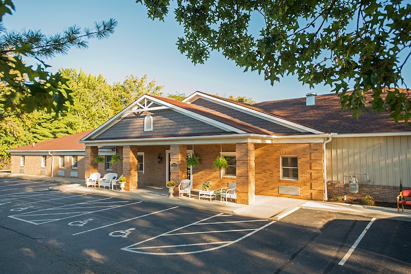THE PINES HEALTHCARE CENTER nursing home in CANTON, OH - Photo 3 of 7