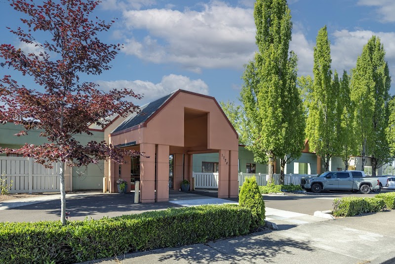 HILLSBORO HEALTH & REHABILITATION CENTER nursing home in HILLSBORO, OR - Photo 3 of 8