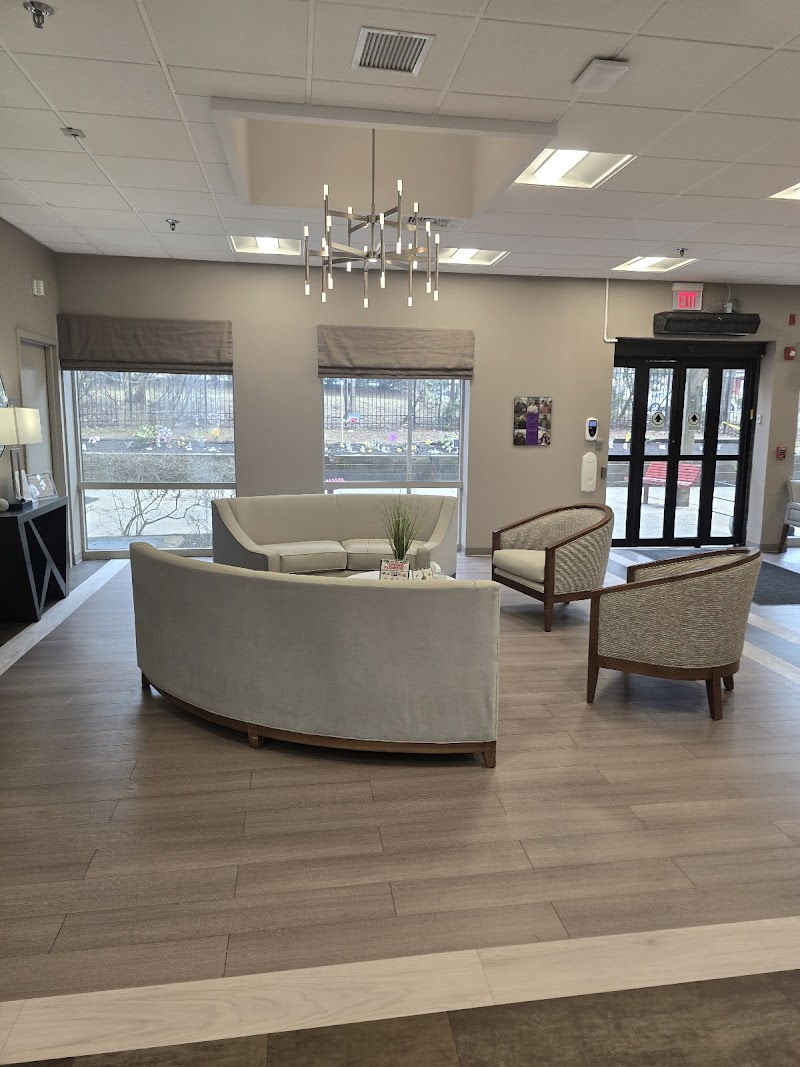 MAJESTIC OAKS REHABILITATION AND NURSING CENTER nursing home in WARMINSTER, PA - Photo 3 of 5