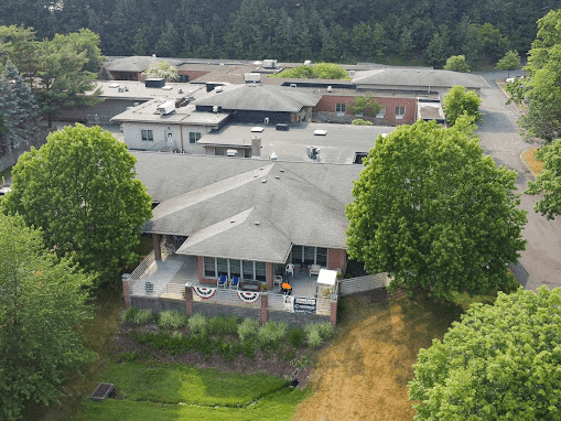 MOUNTAIN TOP REHABILITATION & HEALTHCARE  CENTER nursing home in MOUNTAIN TOP, PA - Photo 2 of 5